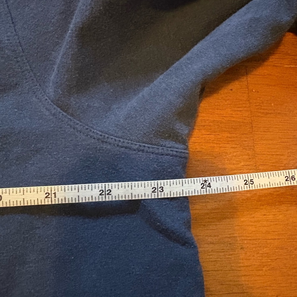 Vineyard Vines hooded sweatshirt - Picture 9 of 10